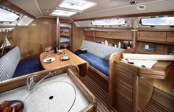 Charteryacht Bavaria 31 Cruiser innen total 1